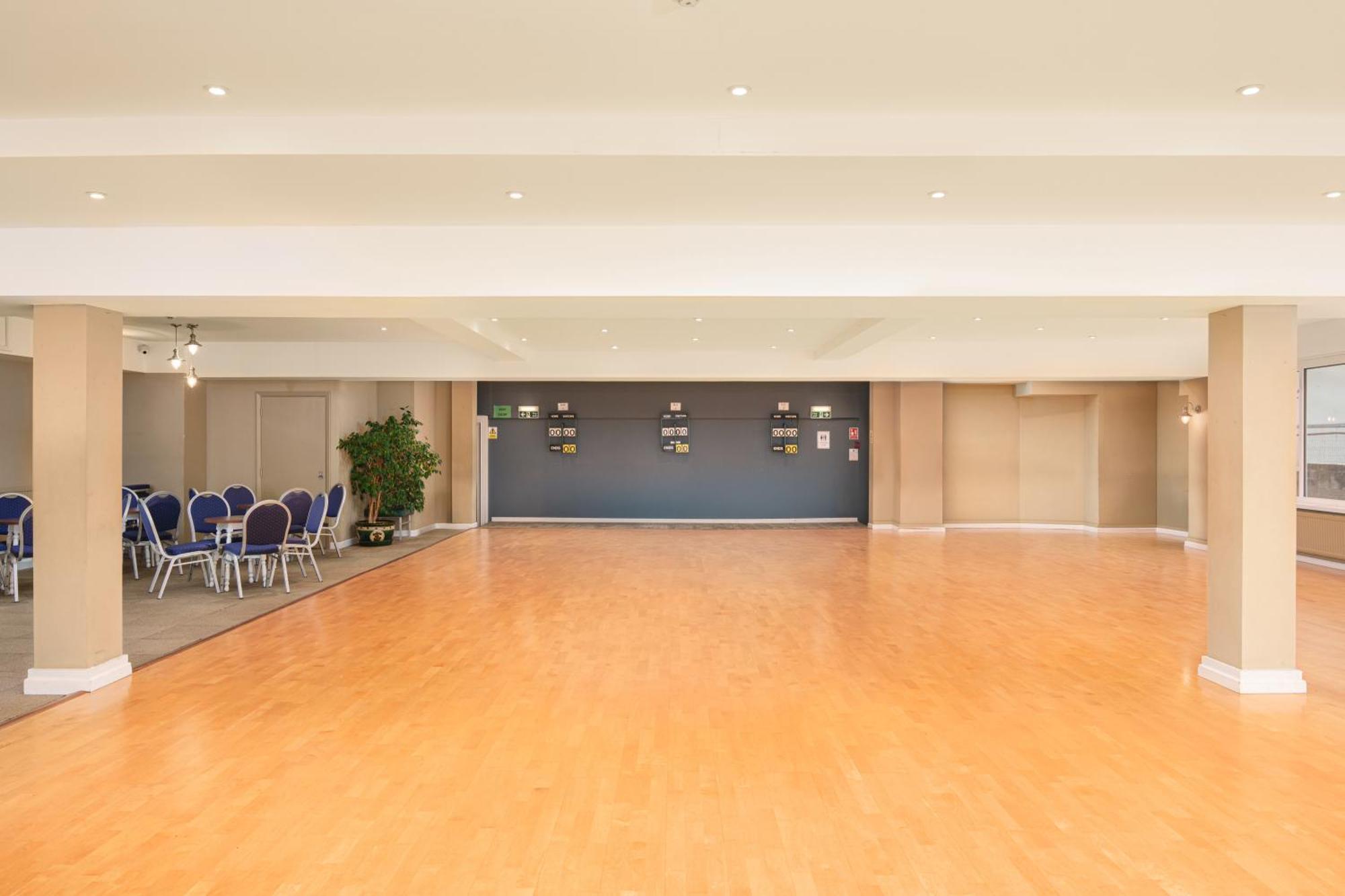 Trouville Hotel By Compass Hospitality Сандаун Екстериор снимка