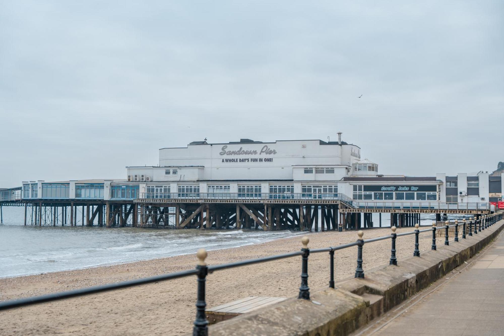 Trouville Hotel By Compass Hospitality Сандаун Екстериор снимка