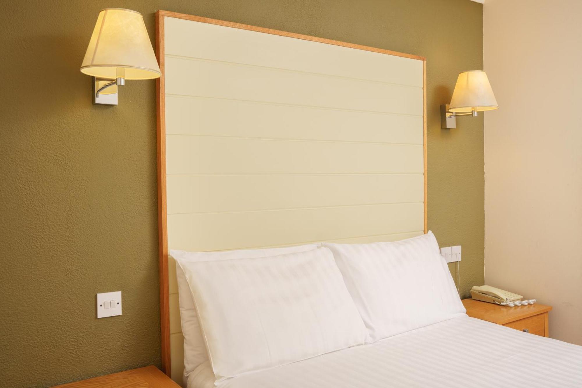 Trouville Hotel By Compass Hospitality Сандаун Екстериор снимка