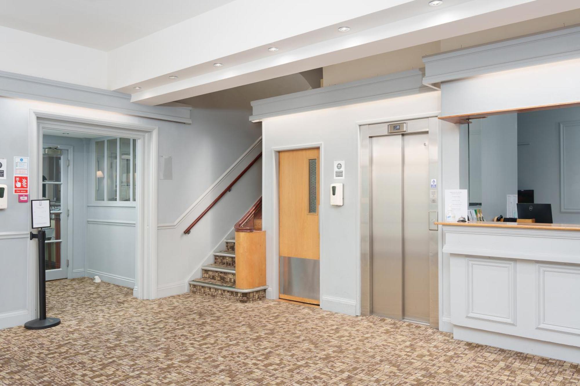 Trouville Hotel By Compass Hospitality Сандаун Екстериор снимка