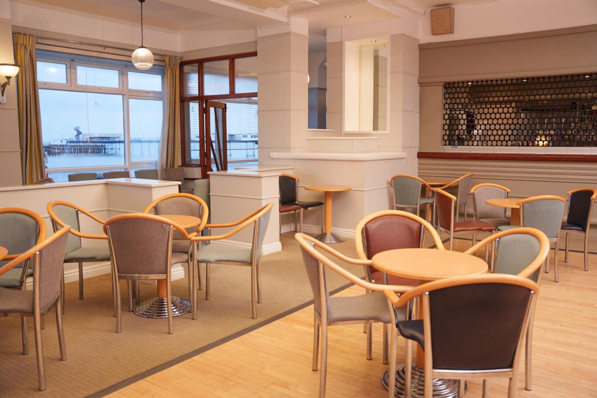 Trouville Hotel By Compass Hospitality Сандаун Екстериор снимка