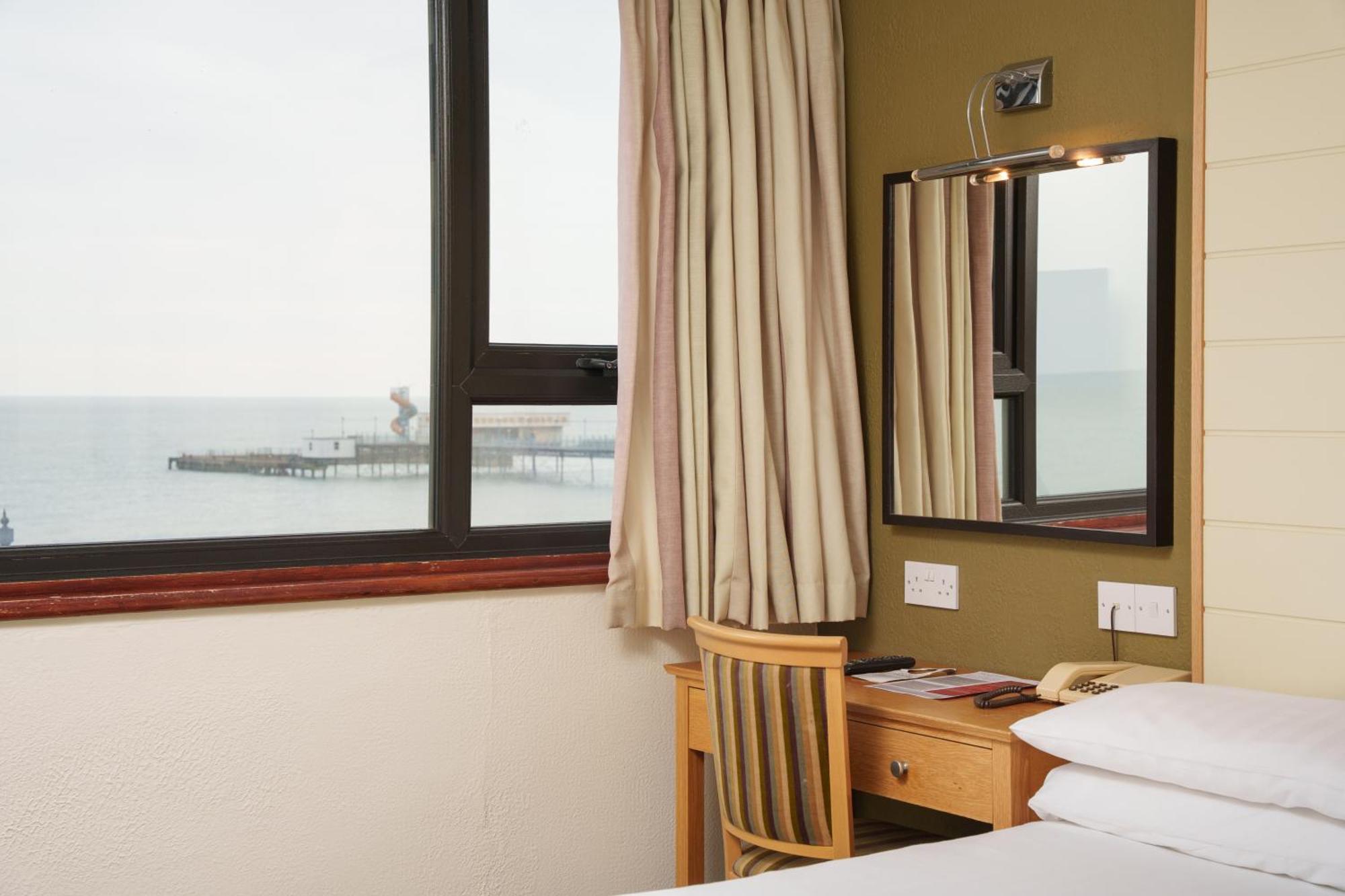 Trouville Hotel By Compass Hospitality Сандаун Екстериор снимка