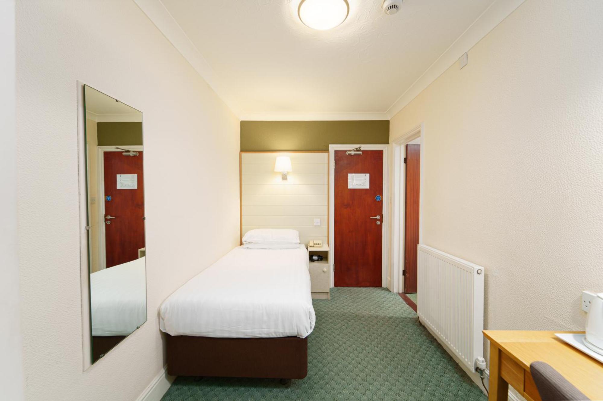 Trouville Hotel By Compass Hospitality Сандаун Екстериор снимка