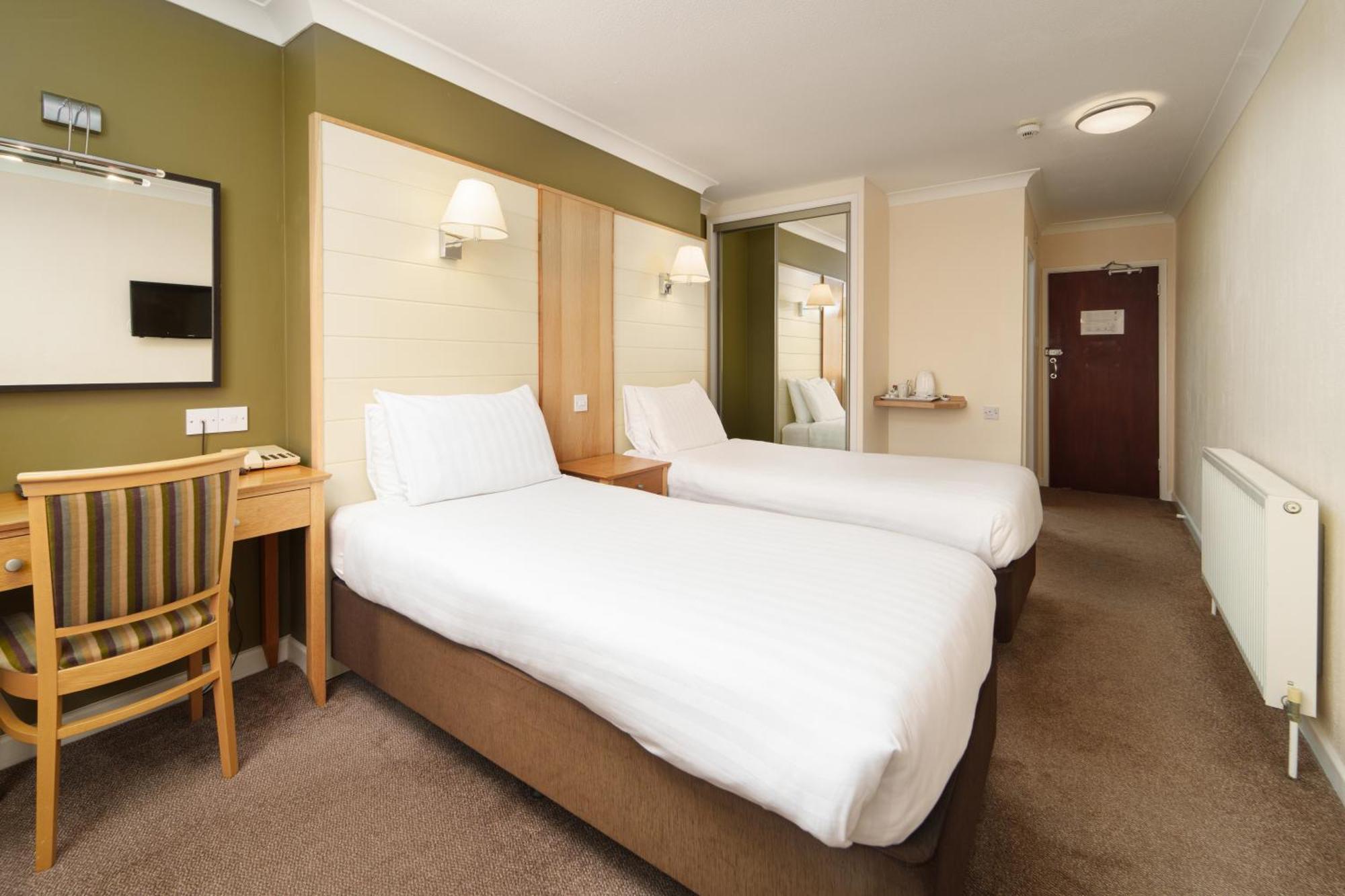 Trouville Hotel By Compass Hospitality Сандаун Екстериор снимка
