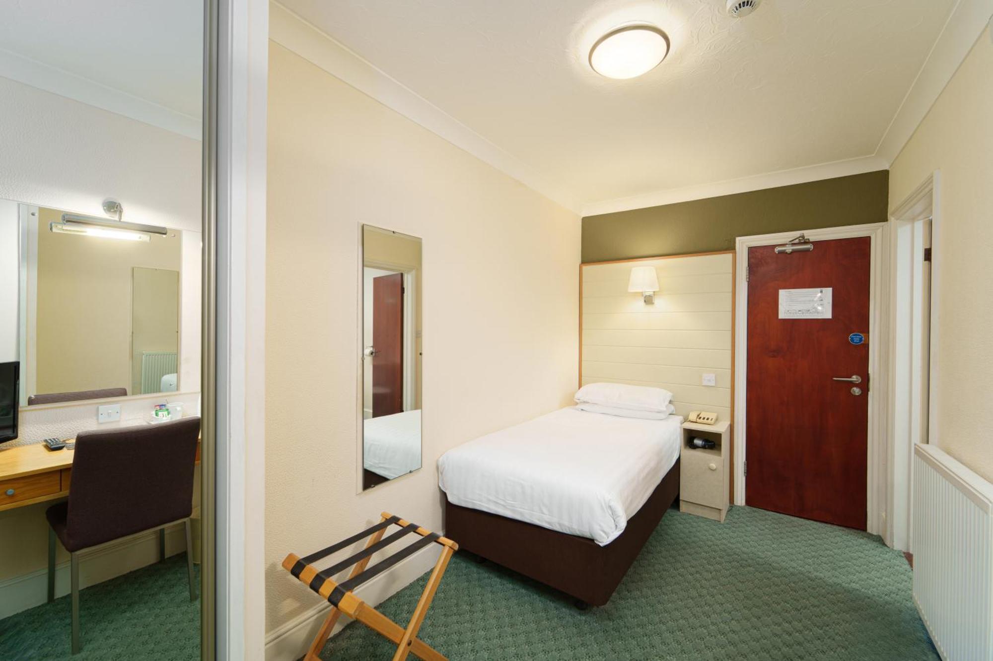 Trouville Hotel By Compass Hospitality Сандаун Екстериор снимка