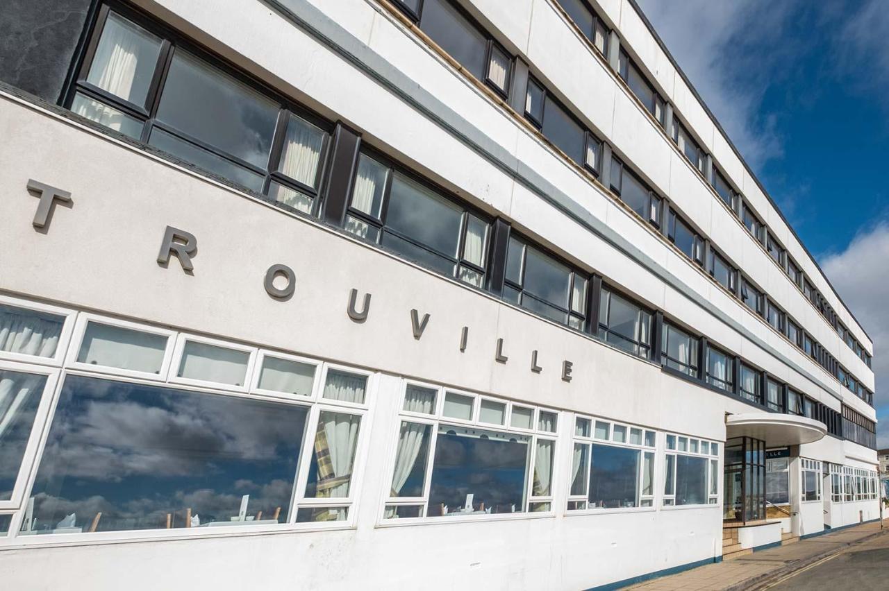 Trouville Hotel By Compass Hospitality Сандаун Екстериор снимка